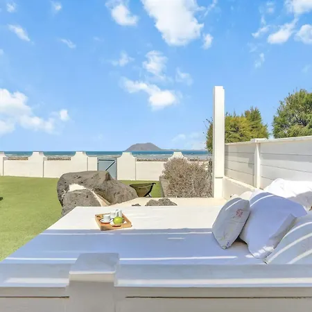 Granados 27 Beachfront Villa