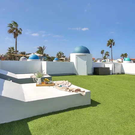 Granados 27 Beachfront Villa *
